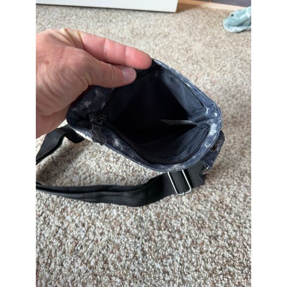 DAKINE JIVE mini purse/bag, adjustable strap; Canvas; Vintage; Gray with lace - Picture 9 of 9